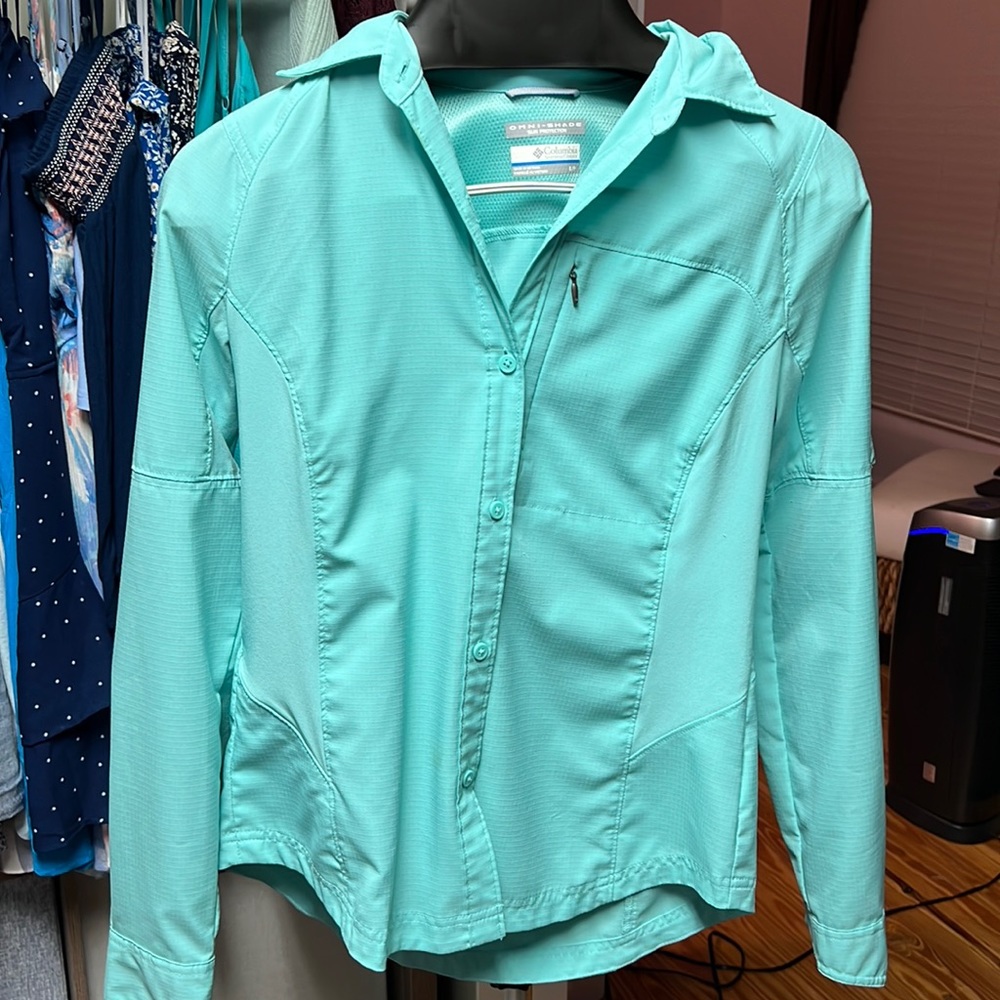 Women’s aqua Columbia long sleeve top